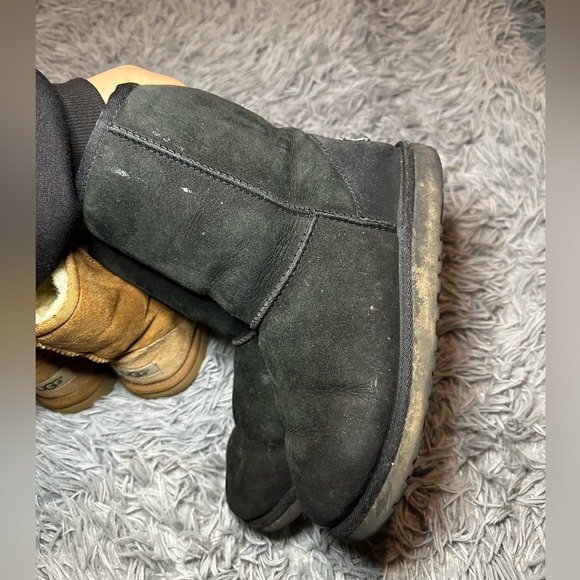 2 Pairs of UGG Boots - Picture 10 of 14